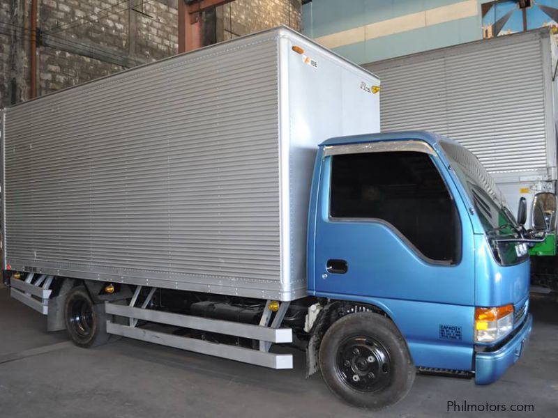 Isuzu 14ft NKR Alum CLosed Van in Philippines