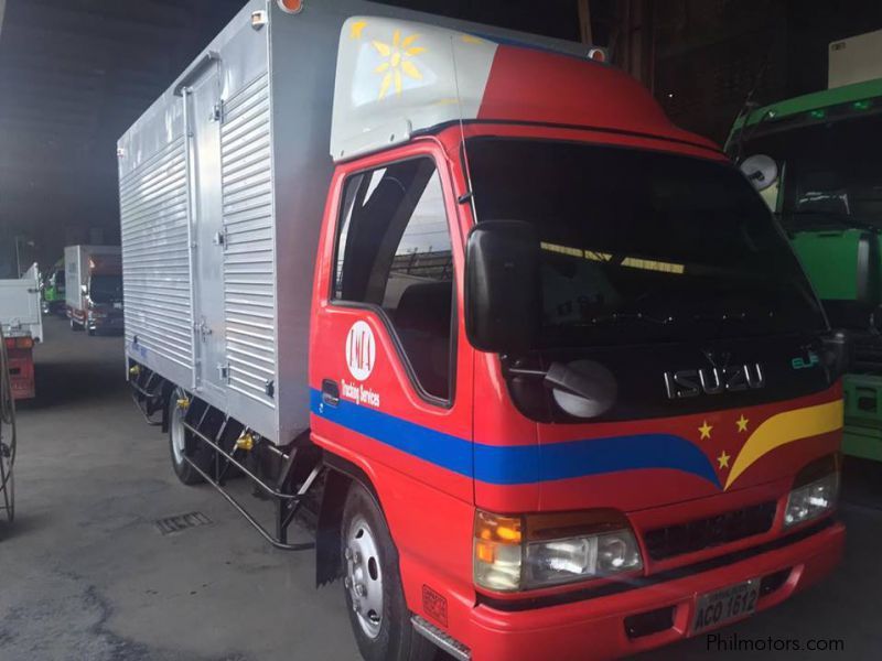 Isuzu 14ft NKR Alum CLosed Van in Philippines