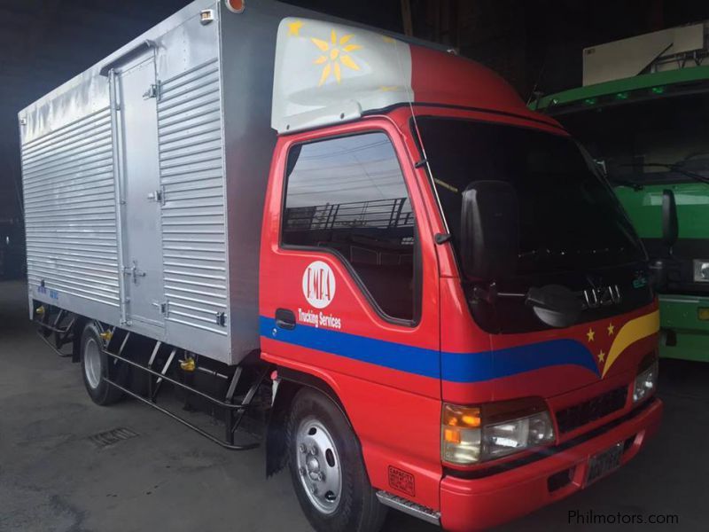 Isuzu 14ft NKR Alum CLosed Van in Philippines