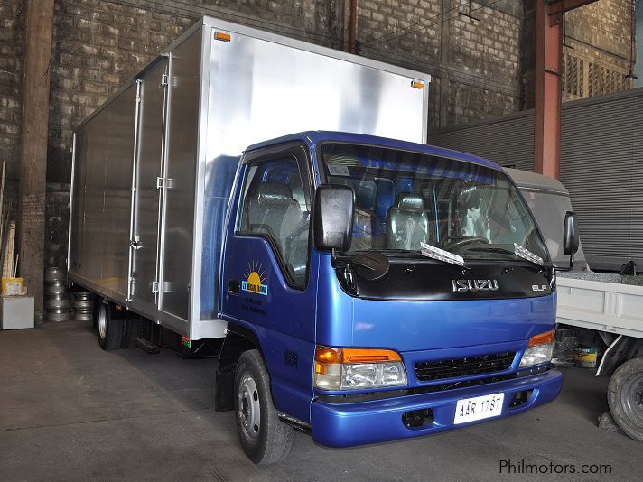 Isuzu 14ft NPR Closed Van in Philippines