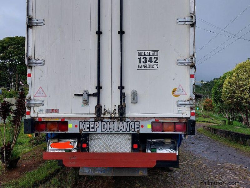 Isuzu 8 Wheeler Wing Van in Philippines