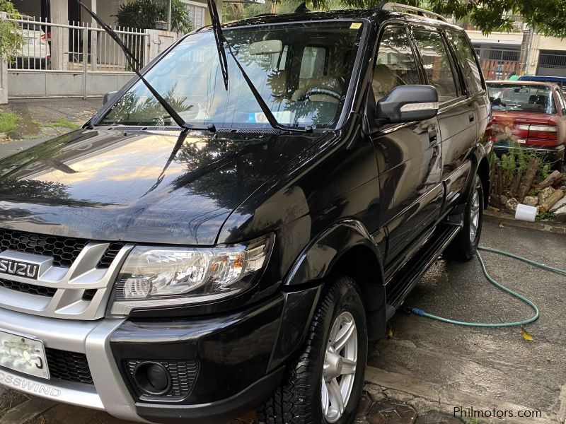 Isuzu Crosswind xuv in Philippines