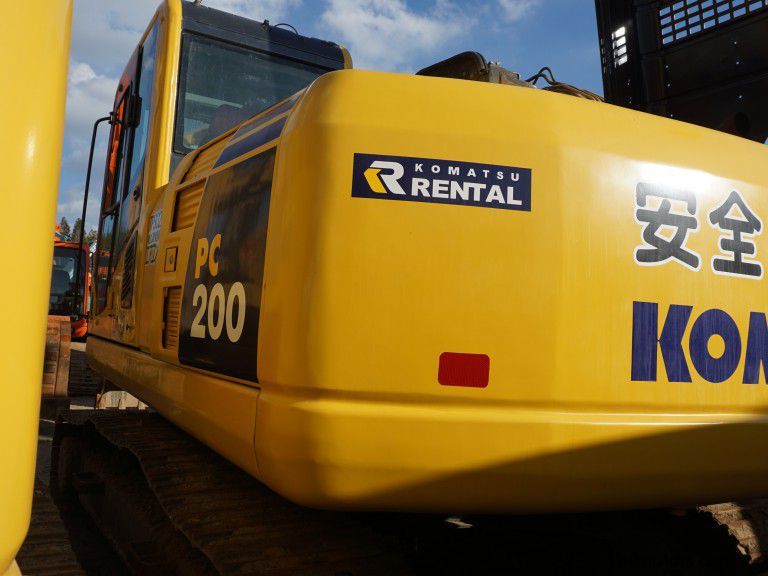 KOMATSU PC200-8 in Philippines