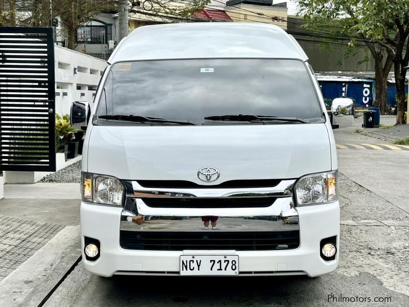 Toyota HiAce Super Grandia LXV A/T in Philippines