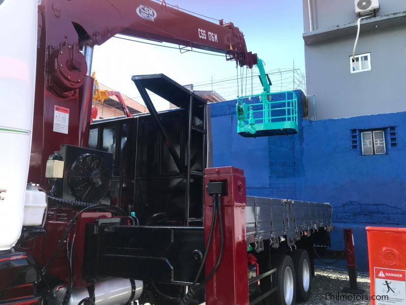 Daewoo BOOM TRUCK WITH MAN LIFT BASKET in Philippines