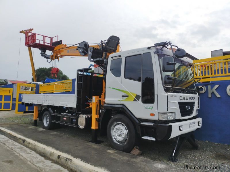 Daewoo BOOM TRUCK WITH MAN LIFT/ CARGO CRANE TRUCK in Philippines