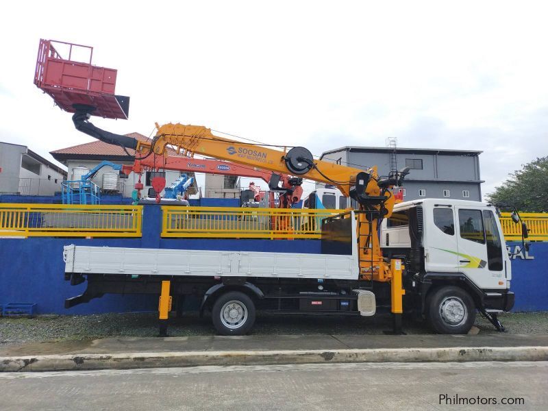 Daewoo BOOM TRUCK WITH MAN LIFT/ CARGO CRANE TRUCK in Philippines