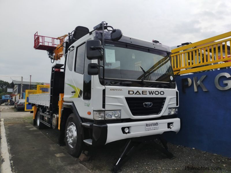 Daewoo BOOM TRUCK WITH MAN LIFT/ CARGO CRANE TRUCK in Philippines