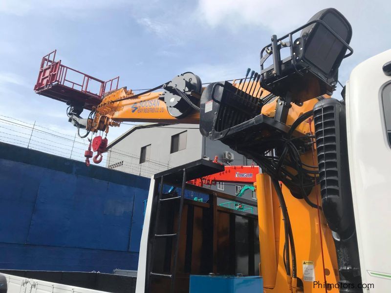 Daewoo BOOM TRUCK/ CARGO CRANE TRUCK in Philippines