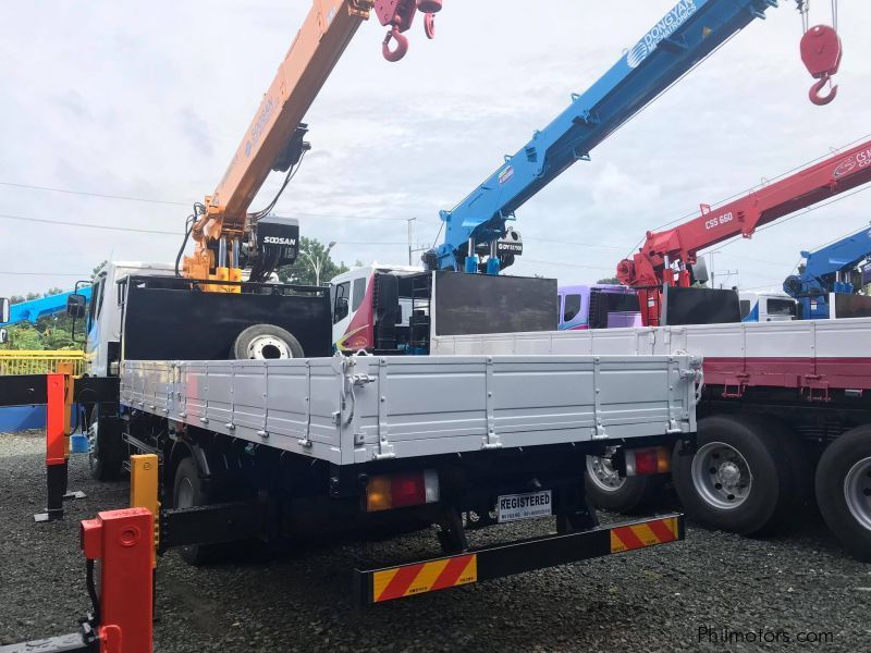 Daewoo BOOM TRUCK/ CARGO CRANE TRUCK in Philippines