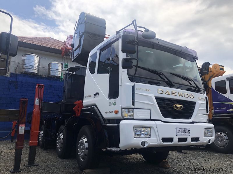 Daewoo BOOM TRUCK/ CARGO CRANE TRUCK in Philippines