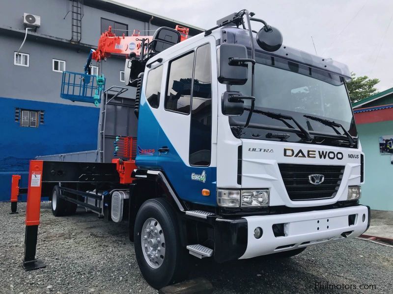 Daewoo Boom Truck / Cargo Crane Truck with Man Lift Basket in Philippines