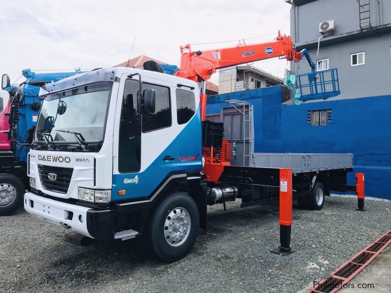 Daewoo Boom Truck / Cargo Crane Truck with Man Lift Basket in Philippines