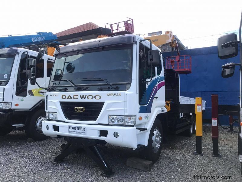 Daewoo Boom Truck / Cargo Crane Truck with Man Lift Basket in Philippines