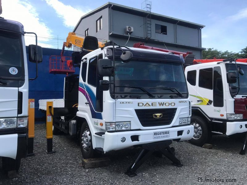 Daewoo Boom Truck / Cargo Crane Truck with Man Lift Basket in Philippines