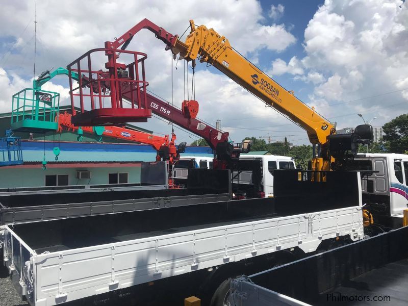 Daewoo Boom Truck / Cargo Crane Truck with Man Lift Basket in Philippines