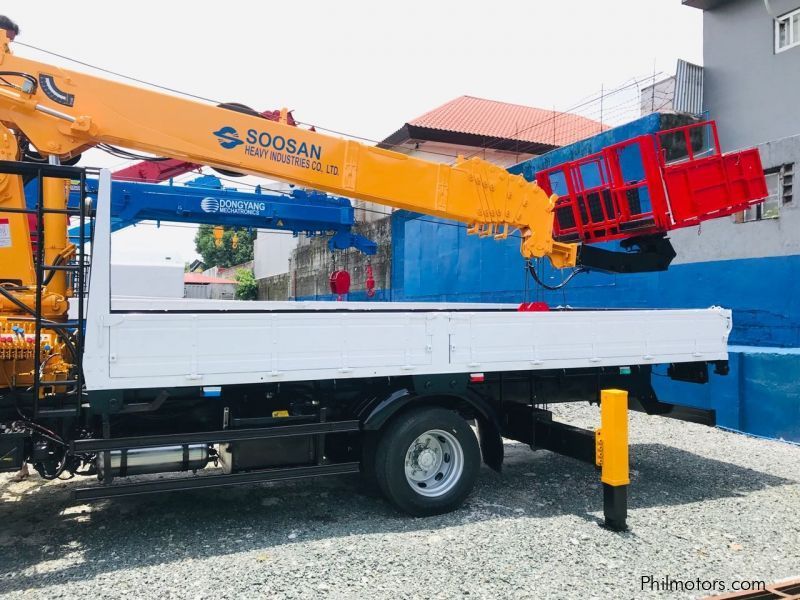 Daewoo Boom Truck / Cargo Crane Truck with Man Lift Basket in Philippines