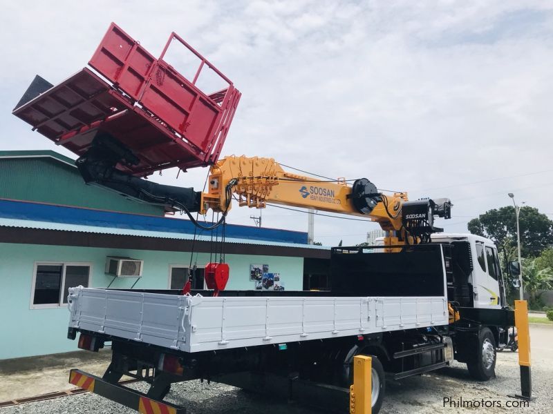 Daewoo Boom Truck / Cargo Crane Truck with Man Lift Basket in Philippines