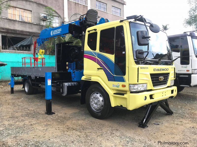 Daewoo Boom Truck / Cargo Crane Truck with Man Lift Basket in Philippines