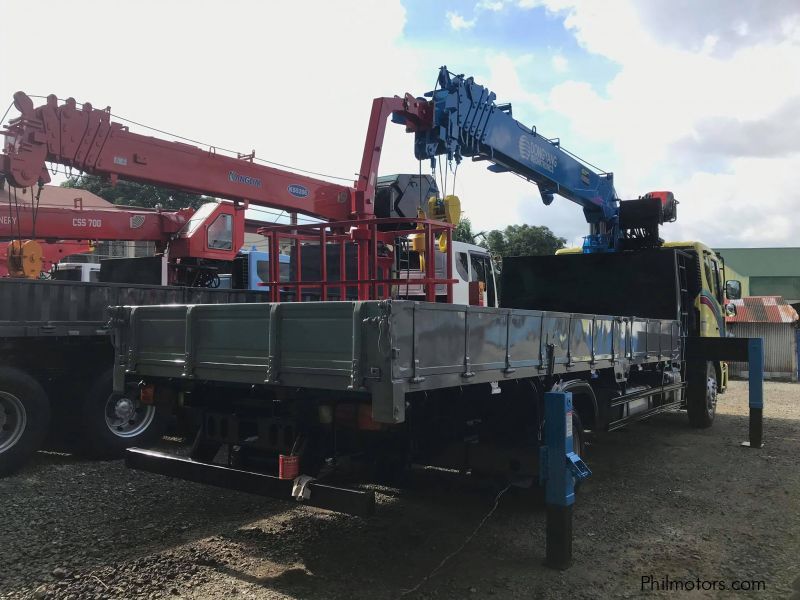 Daewoo Boom Truck / Cargo Crane Truck with Man Lift Basket in Philippines