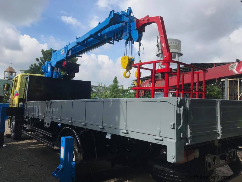 Daewoo Boom Truck / Cargo Crane Truck with Man Lift Basket in Philippines