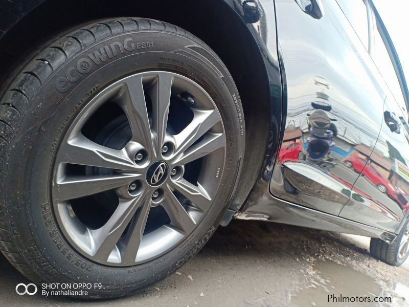 Hyundai Elantra gl in Philippines