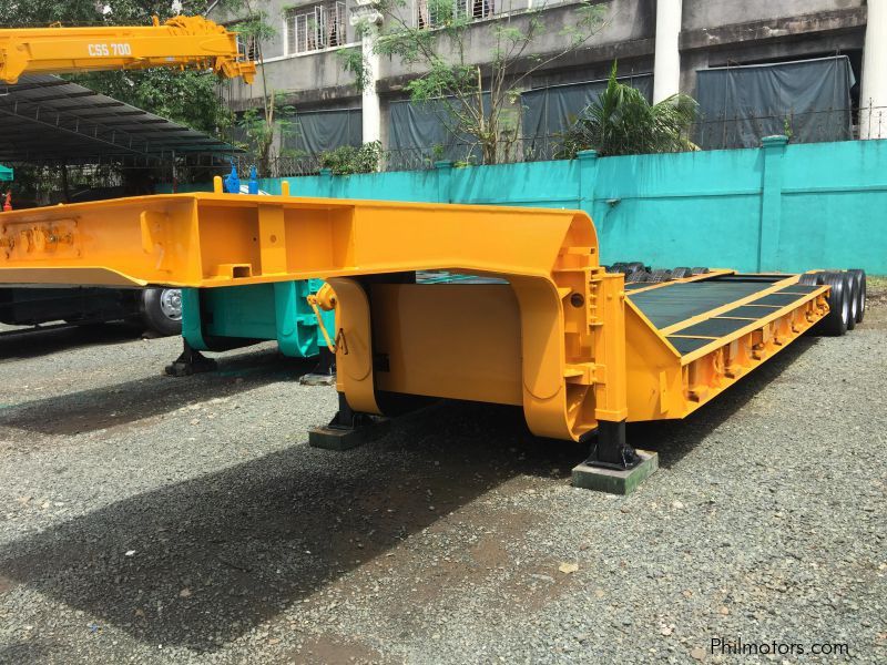 Hyundai Low Bed Trailer Tri-Axle in Philippines