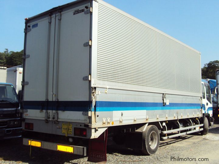 Isuzu Forward Wing Van in Philippines