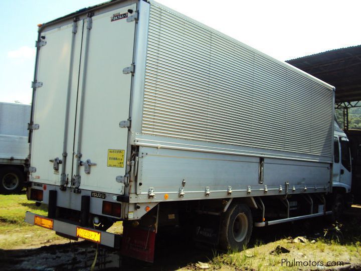 Isuzu Forward Wing Van in Philippines