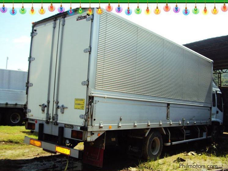 Isuzu Forward Wing Van in Philippines