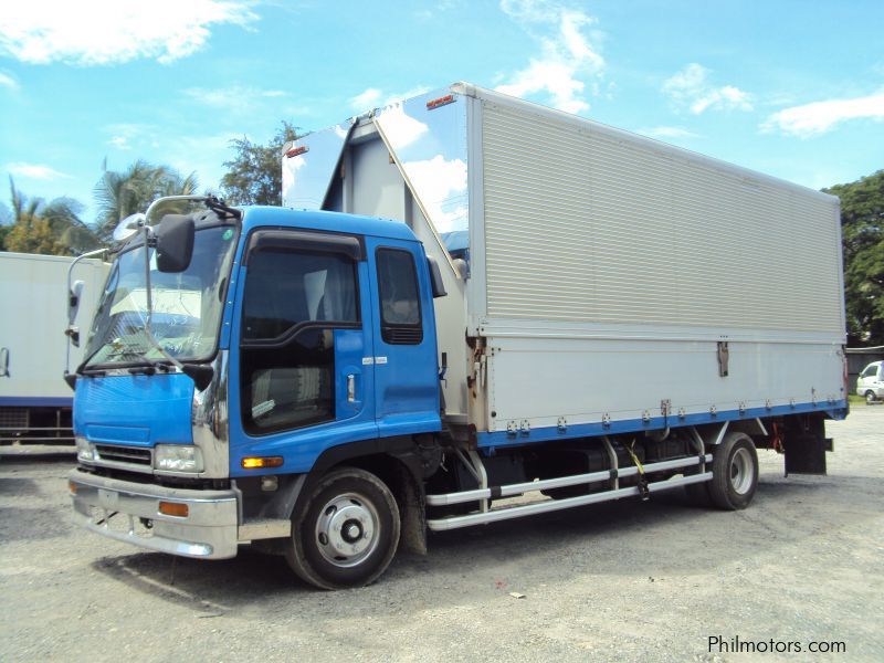 Isuzu Forward Wing Van in Philippines