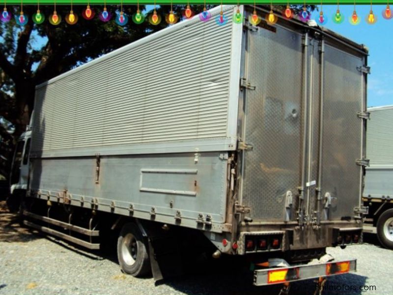 Isuzu Forward Wing Van in Philippines