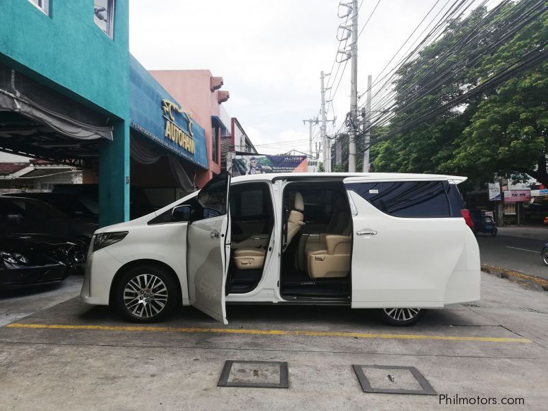 Toyota Alphard 3.5L V6 in Philippines
