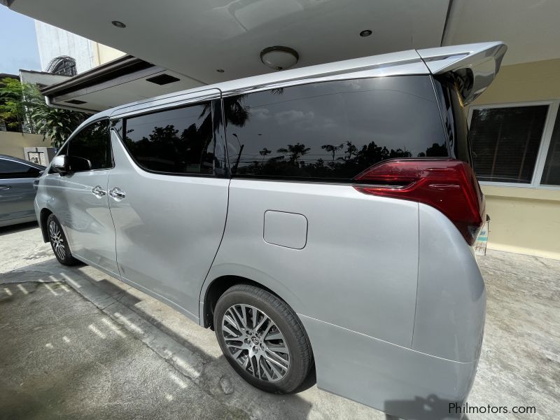 Toyota Alphard in Philippines