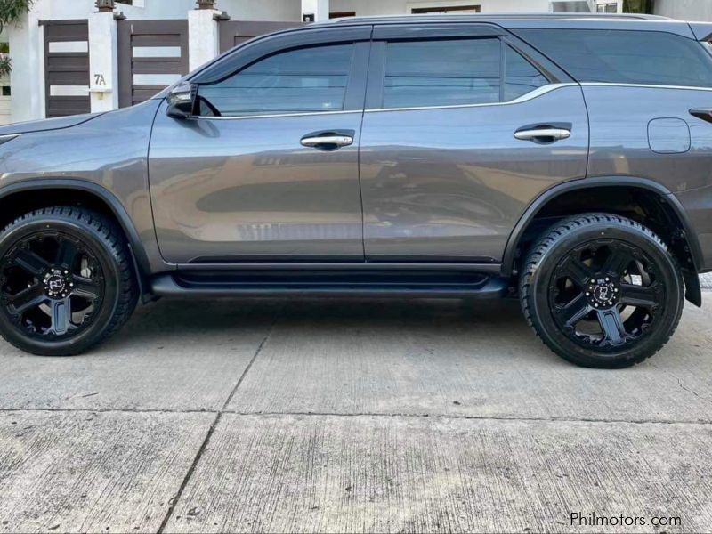 Toyota Fortuner V 4X2 A/T in Philippines