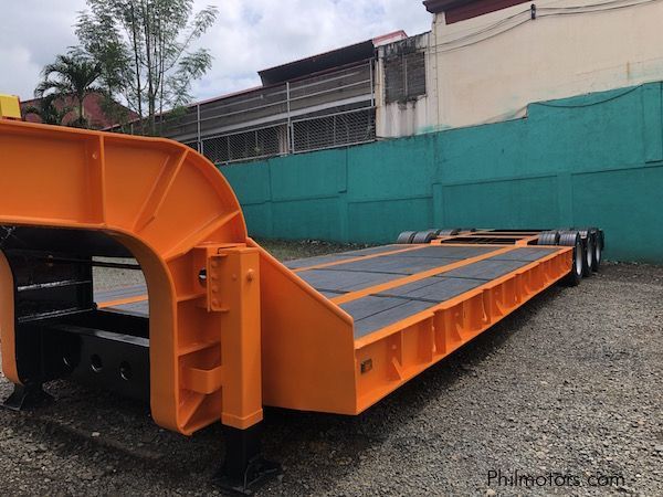 70 tons Lowbed trailer in Philippines