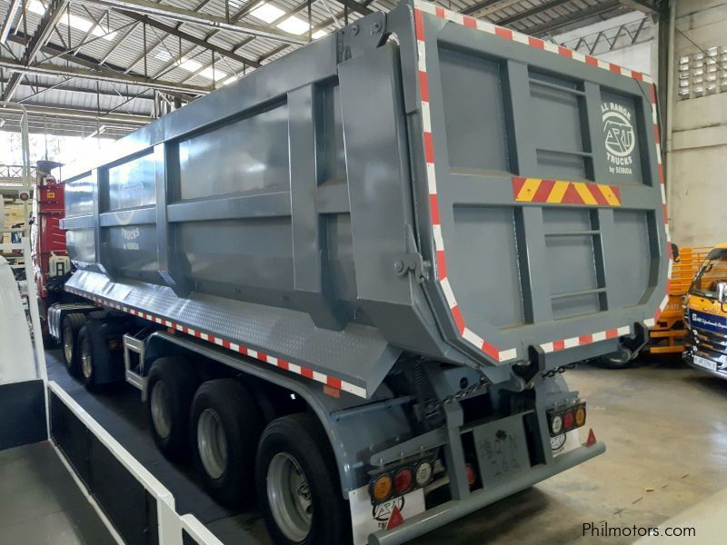 AWD 36 cubic meter tri-axle 12-wheel new for sale shacaman sinotruk howo dongfeng faw in Philippines