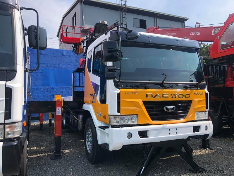 Daewoo BOOM TRUCK WITH MAN LIFT/ CARGO CRANE TRUCK in Philippines