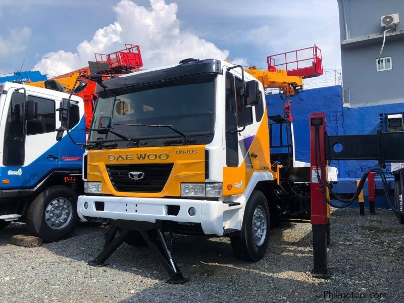 Daewoo BOOM TRUCK WITH MAN LIFT/ CARGO CRANE TRUCK in Philippines