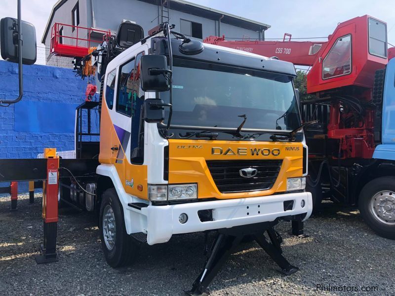 Daewoo BOOM TRUCK WITH MAN LIFT/ CARGO CRANE TRUCK in Philippines