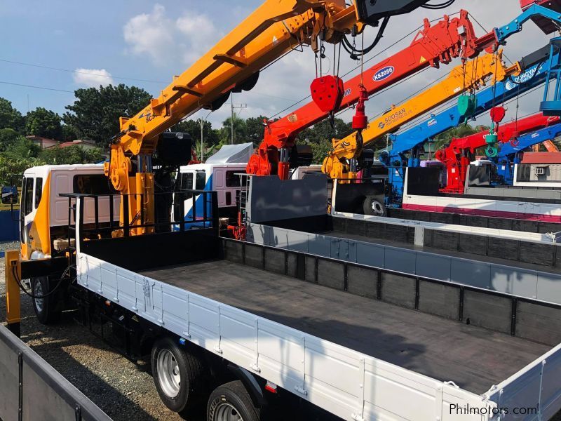 Daewoo BOOM TRUCK WITH MAN LIFT/ CARGO CRANE TRUCK in Philippines