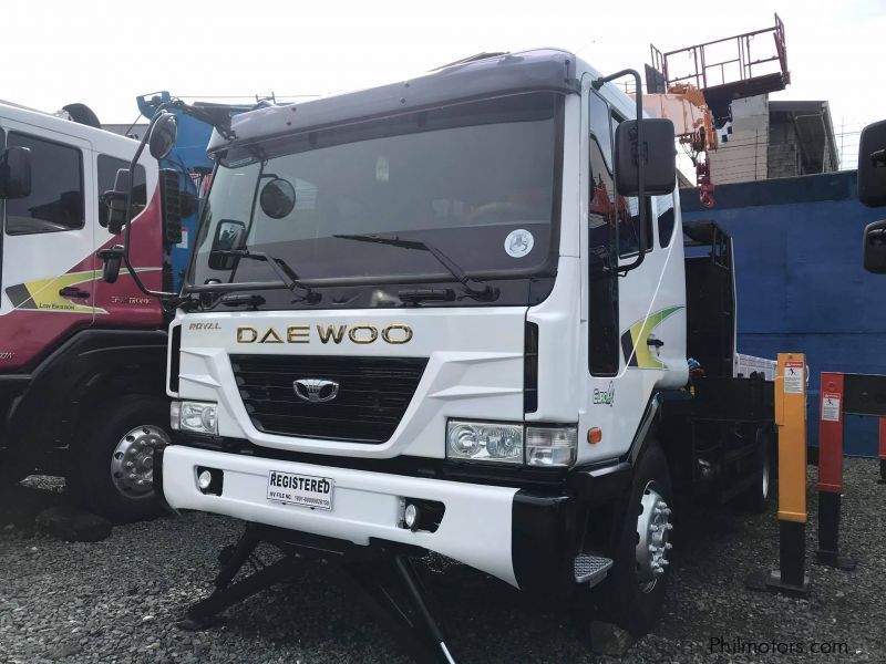 Daewoo BOOM TRUCK WITH MAN LIFT/ CARGO CRANE TRUCK in Philippines