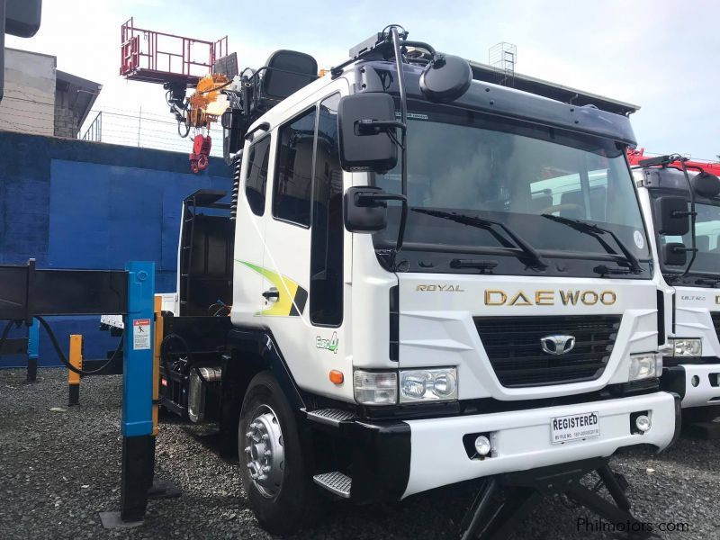 Daewoo BOOM TRUCK WITH MAN LIFT/ CARGO CRANE TRUCK in Philippines