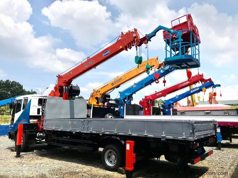 Daewoo BOOM TRUCK WITH MAN LIFT/ CARGO CRANE TRUCK in Philippines