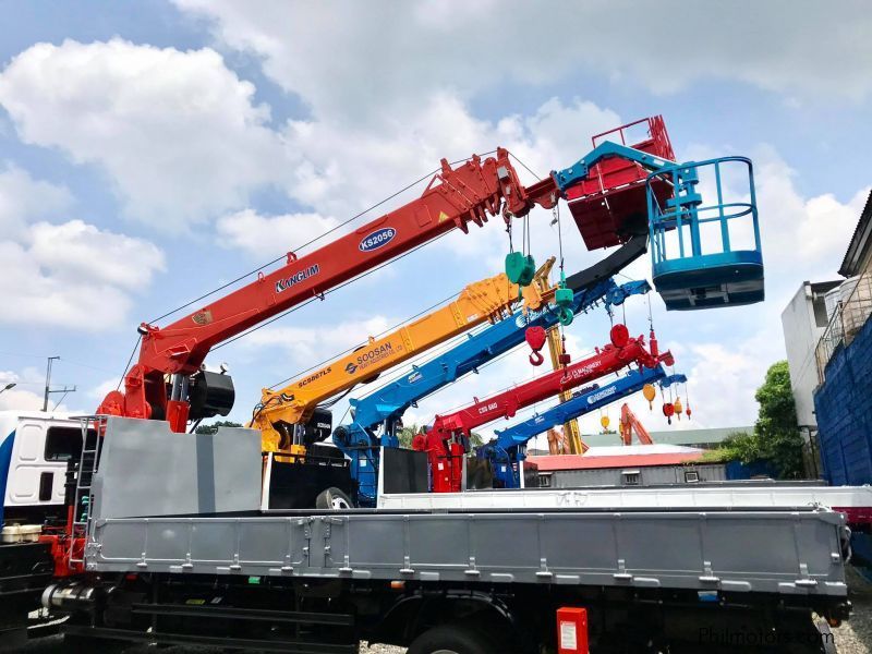 Daewoo BOOM TRUCK WITH MAN LIFT/ CARGO CRANE TRUCK in Philippines