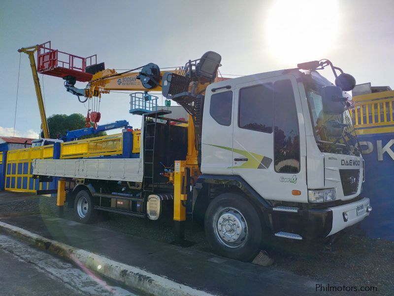 Daewoo BOOM TRUCK WITH MAN LIFT/ CARGO CRANE TRUCK in Philippines