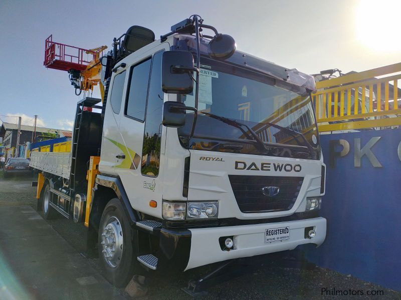 Daewoo BOOM TRUCK WITH MAN LIFT/ CARGO CRANE TRUCK in Philippines