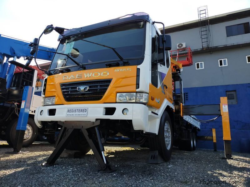 Daewoo BOOM TRUCK WITH MAN LIFT/ CARGO CRANE TRUCK in Philippines