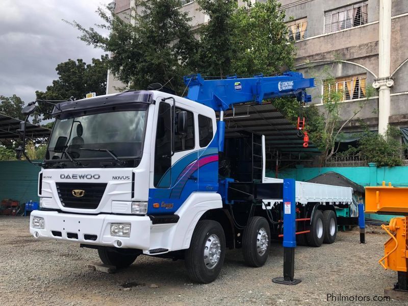 Daewoo BOOM TRUCK/ CARGO CRANE TRUCK in Philippines