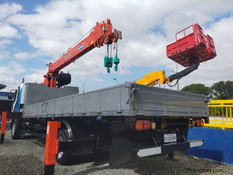 Daewoo BOOM TRUCK/ CARGO CRANE TRUCK in Philippines